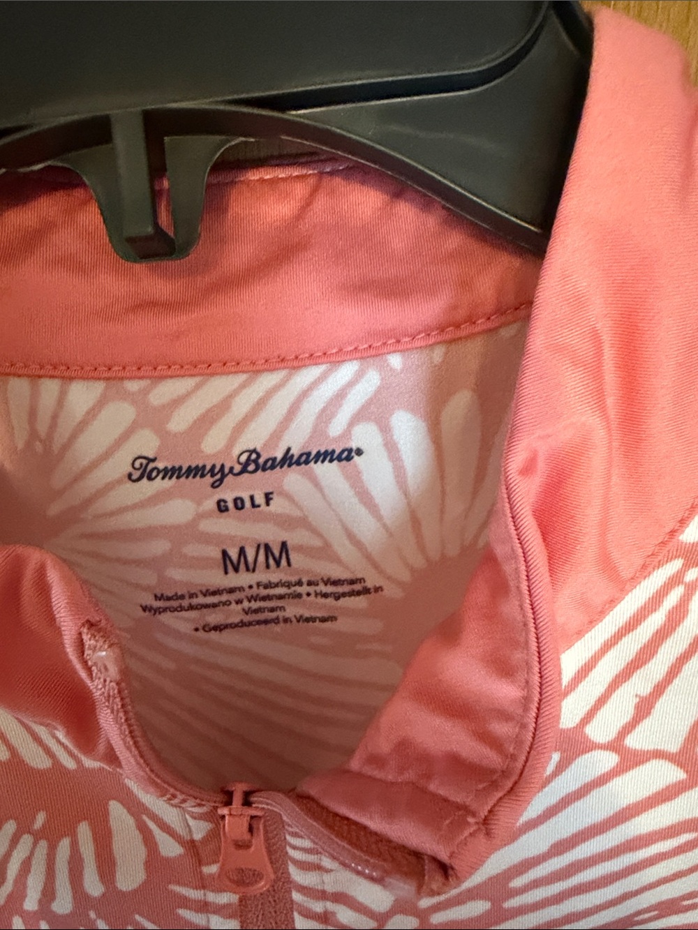 Tommy Bahama Sleeveless Peach & White Zip Front Golf Top - Picture 3 of 7
